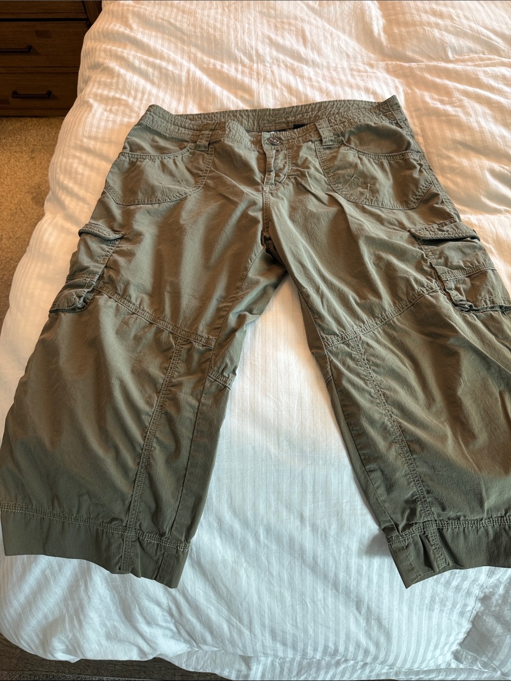 Kuhl size 12 Olive Green Cargo Capris